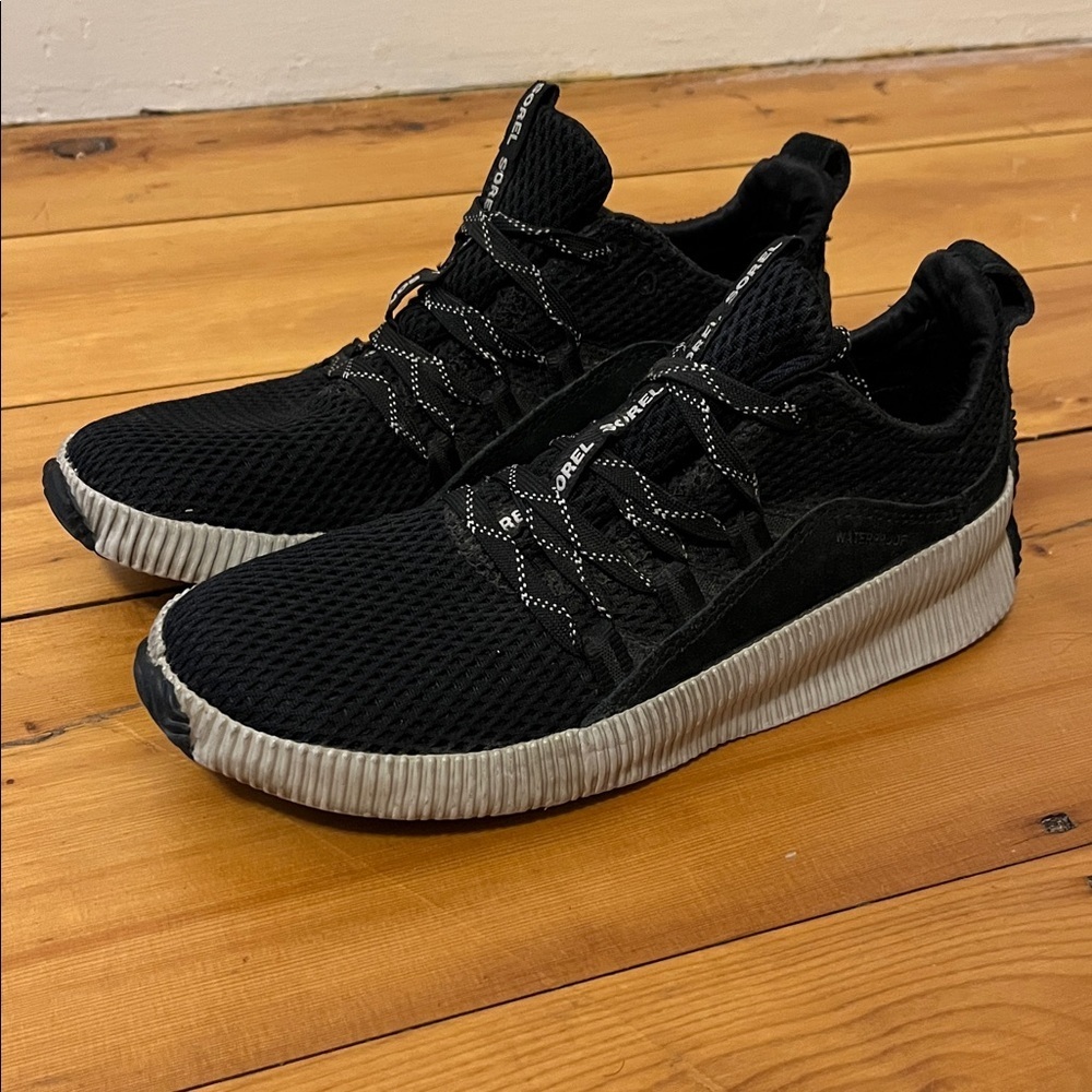 SOREL Out N About Plus Lace Up Waterproof Sneakers Women’s 6 Black Gray - Picture 2 of 8